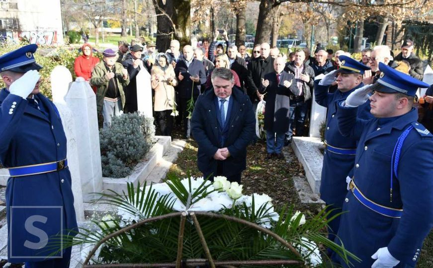 Obilježavanje 31. godišnjice 1. Slavne-Viteške brigade: Komšić položio cvijeće