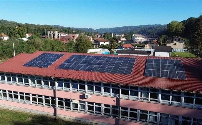 Prva u Bosni i Hercegovini: Počela s radom solarna elektrana u srednjoj školi