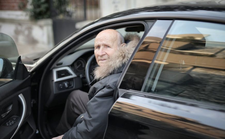 Velike promjene u EU: Da li će penzioneri moći produžiti vozačku dozvolu samo uz ljekarsku potvrdu?