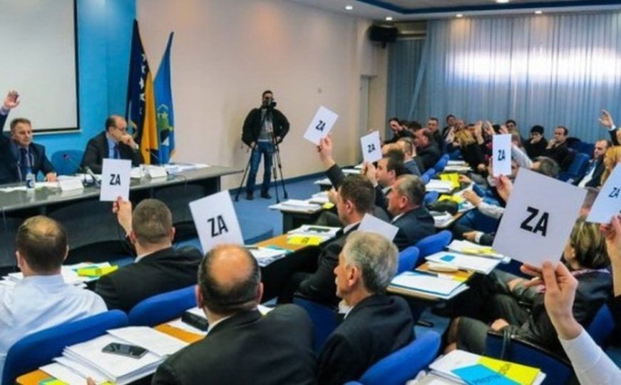 Nove političke trzavice u BiH: Upitna većina u TK, otkriven i izvor svih problema