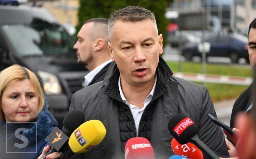 Dodikove pristalice stigle pred Sud BiH, obratio se Nešić: "Ne može postojati osuđujuća presuda"