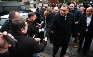 Milorad Dodik stigao na Sud BiH: Pozdravio se sa svojim pristalicama i otišao na ročište