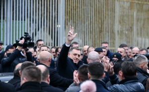 Sarajevo: Milorad Dodik nakon što je izvrijeđao Schmidta i Murphyja podigao tri prsta