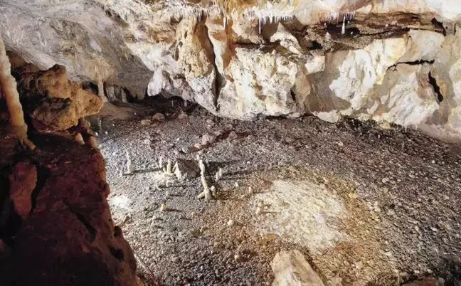 Naučnici otkrili čudesnu nastambu u drevnoj pećini koja je bila netaknuta 16 hiljada godina