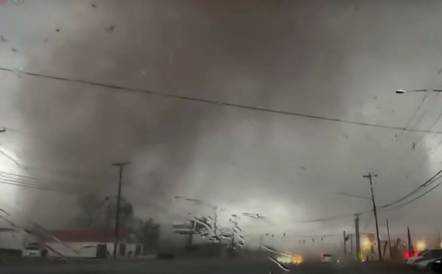 Tornado poharao SAD: Ima mrtvih, stradalo i dijete