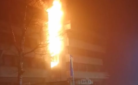 Požar u Zavidovićima: Gori zgrada hotela, na terenu i policija