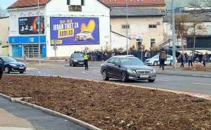 Pogledajte šta je uradio policajac kada je vozač ušao u pogrešan smjer na kružnom toku u Banjoj Luci