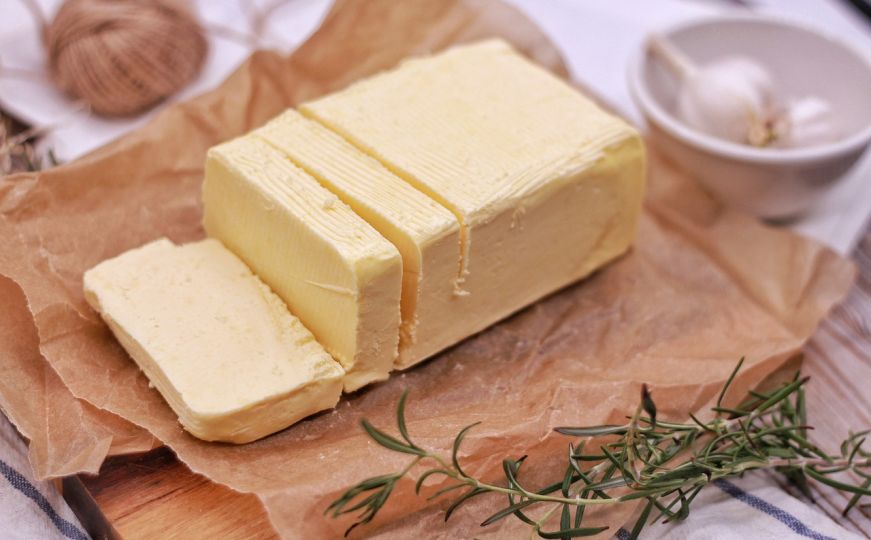 Kako što brže omekšati maslac? Trik koji zaista djeluje