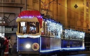 Skandal u Zagrebu: Djed Mraz i vila u tramvaju skandirali 'Za dom'