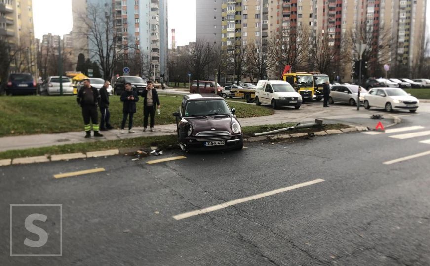 Pogledajte fotografije s mjesta saobraćajne nesreće u Sarajevu