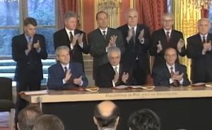 Na današnji dan prije 28 godina: U Parizu potpisan Dejtonski mirovni sporazum