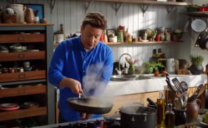 Poznati kuhar Jamie Oliver podijelio je svoje brzo i jednostavno jelo od tjestenine