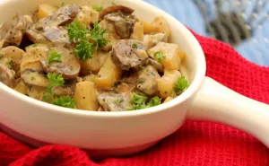 Recept za savršeni ručak: Zapečeni krompir s gljivama