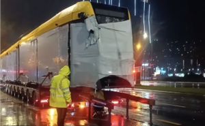 Ministar Šteta objavio novi snimak: Historijski trenutak postavljanja novog tramvaja na šine