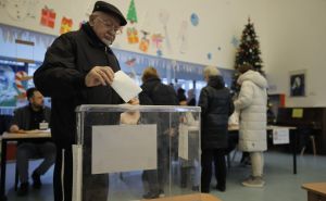 Otvorena biračka mjesta u Srbiji: Građani glasaju na vanrednim izborima
