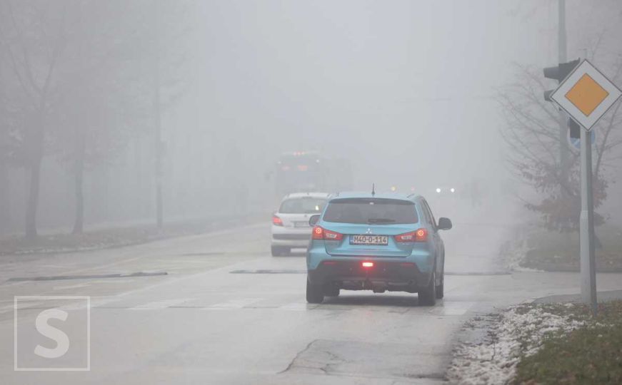 Vozači, oprez: Jutarnja magla smanjuje vidljivost, u dijelu BiH jaki udari vjetra
