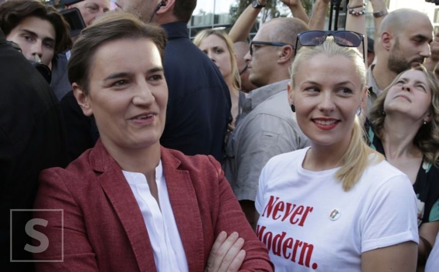 Premijerka Srbije i njena partnerica sa sinčićem su došle ispuniti svoju građansku dužnost
