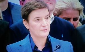 Ana Brnabić dočekana aplauzom. Trenutno se obraća uživo: 'Dobrodošli na slavlje'