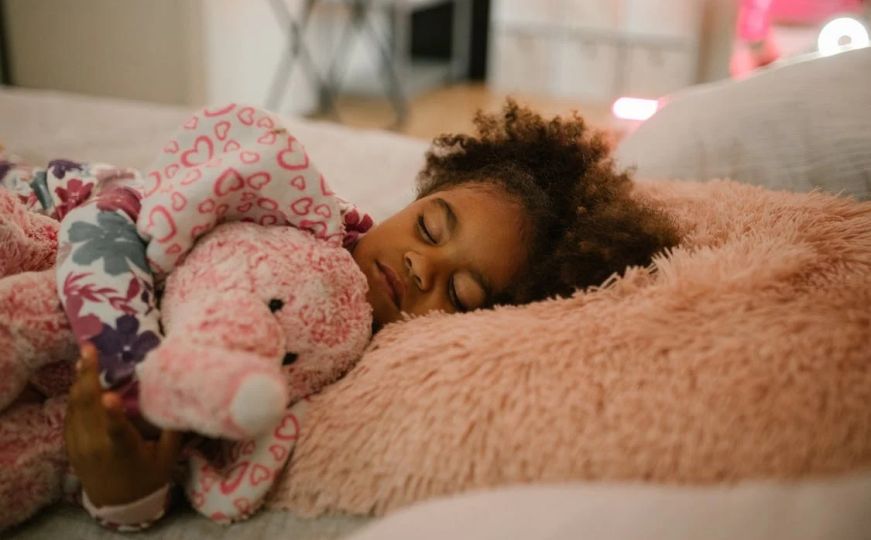 Da li biste ostavili dijete da spava u hladnoj sobi? Evo kako to utječe na njihovo zdravlje