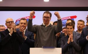 Vučić je sad i Šešelj i Milošević u jednom, a vrlo je znakovito ko je sinoć stajao uz njega