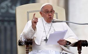 Papa Franjo dozvolio svećenicima da daju blagoslov istospolnim parovima - uz jedan uslov