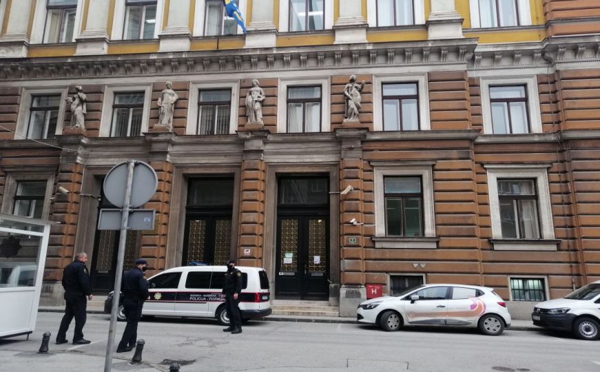 Potvrđena optužnica protiv serijskog razbojnika iz Sarajeva: Sa nožem u ruci otimao novac radnicima