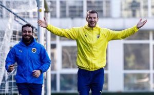 Edin Džeko objavom obradovao navijače Fenerbahcea: 'Nema razloga za brigu'