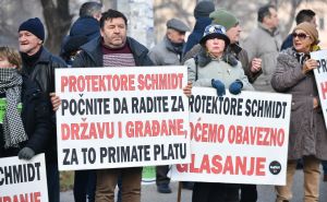 Održani protesti ispred OHR-a: Schmidt mora nametnuti izmjene Izbornog zakona BiH