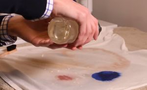 Naučite provjerene domaće trikove: Kako lako ukloniti mrlje i osvježiti odjeću
