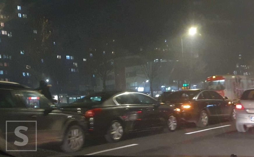Lančani sudar u Sarajevu: Velike gužve u saobraćaju