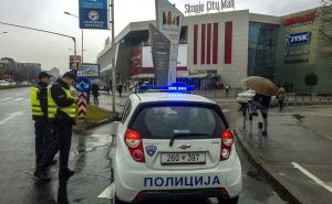 Drama u Skoplju: Majka ostavila bebu u kolicima na ulici i - otišla