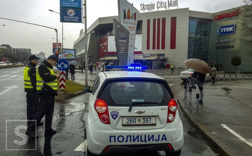 Drama u Skoplju: Majka ostavila bebu u kolicima na ulici i - otišla