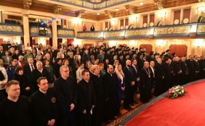 Svečanost u Narodnom pozorištu: Univerzitet u Sarajevu promovirao 56 doktora nauka