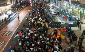 U New Yorku hiljade ljudi traži prekid rata u Gazi: Prozvali političare zbog proizraelskih lobiranja