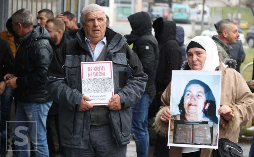 Čekajući pravdu: Prijedorčani došli pred Sud BiH uoči izricanja presude za zločine u Zecovima