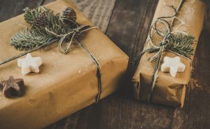 Naučite pet korisnih trikova za savršeno upakovane poklone koji će oduševiti sve