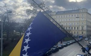 Zastava Bosne i Hercegovine spuštena na pola koplja u Pragu: Oglasila se ambasadorica Mlinarević