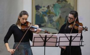 Koncert u Umjetničkoj galeriji BiH: Tamara Arsovski i Alma Dizdar violinama očarale Sarajevo