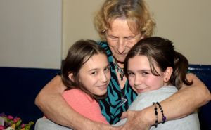V. Britanija: Penzionisana učiteljica Azra koja je 30 godina podučavala djecu porijeklom iz BiH