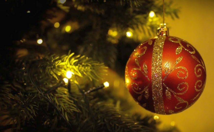 Neka mir, ljubav, radost i veselje obasjaju vaš dom: Sretan Božić!