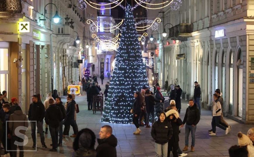 Božić kuca na vrata: Magična noćna šetnja ulicama Sarajeva uoči blagdana mira i ljubavi