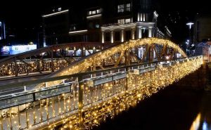 Svjetlosna čarolija: Prelijepi prizori okićenih mostova u Sarajevu