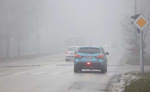 Brojni izazovi pred vozačima: Magla smanjuje vidljivost, opasnost od odrona na brojnim dionicama
