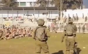 Zastrašujuće scene iz Gaze: Izraelska vojska na stadionu drži polugole zarobljene Palestince