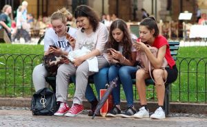 Istraživanje u Njemačkoj: Evo koliko građani provode vremena uz mobitel