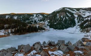 Zimska bajka u srcu Bosne: Prokoško jezero okovano ledom, pogledajte prizore iz zraka