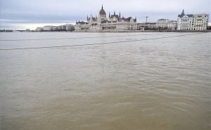 Haotični snimci iz Budimpešte: Izlio se Dunav, masovne poplave u gradu