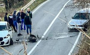 Nova teška nesreća u BiH: U žestokom sudaru dva automobila povrijeđene dvije osobe