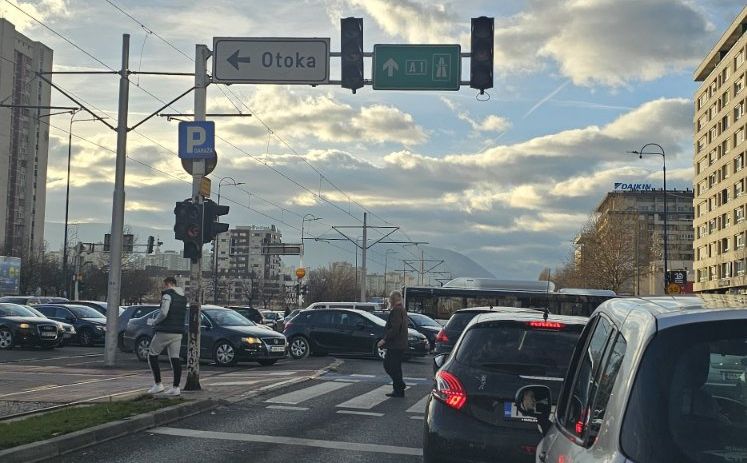 Ogromne gužve u Sarajevu, pokvaren semafor na jednoj od najprometnijih raskrsnica