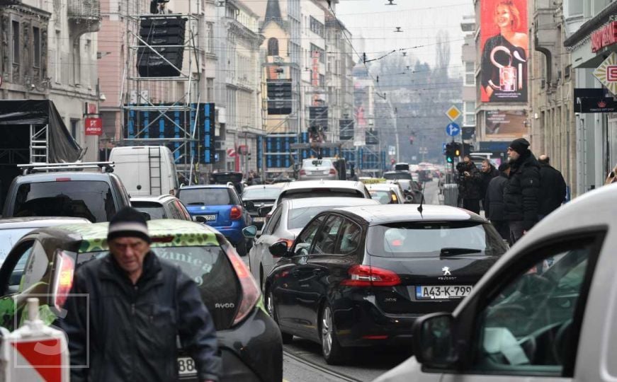 Pogledajte kakva gužva vlada u centru Sarajeva 36 sati prije dočeka Nove godine